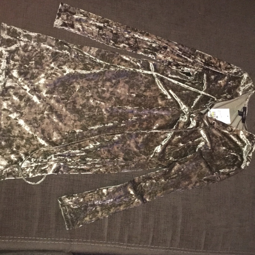 Woman’s Forever 21 velvet dress